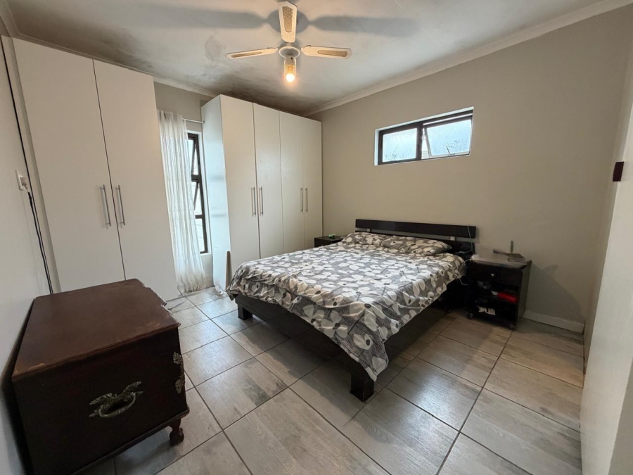 5 Bedroom Property for Sale in Lotus River Western Cape